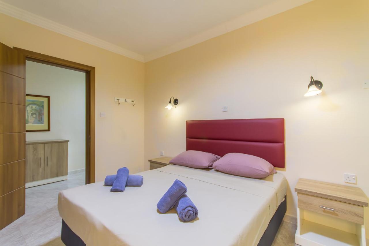 Pool & Sea Merill Apartments المليحة المظهر الخارجي الصورة