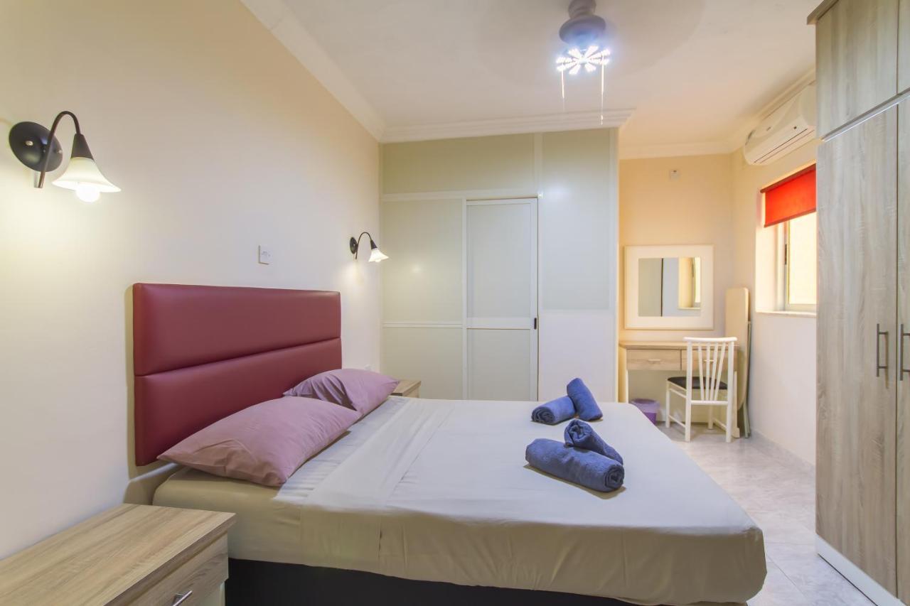 Pool & Sea Merill Apartments المليحة المظهر الخارجي الصورة