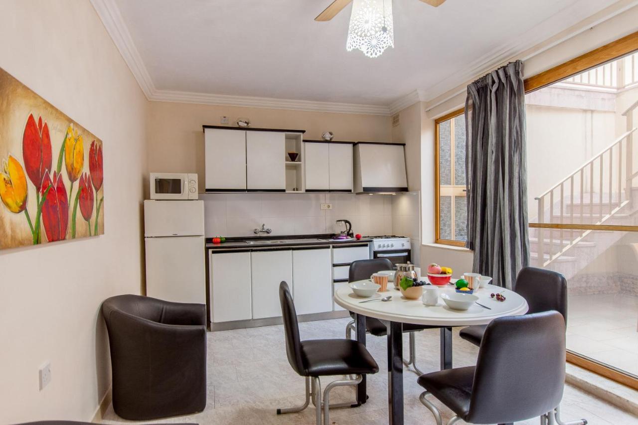 Pool & Sea Merill Apartments المليحة المظهر الخارجي الصورة