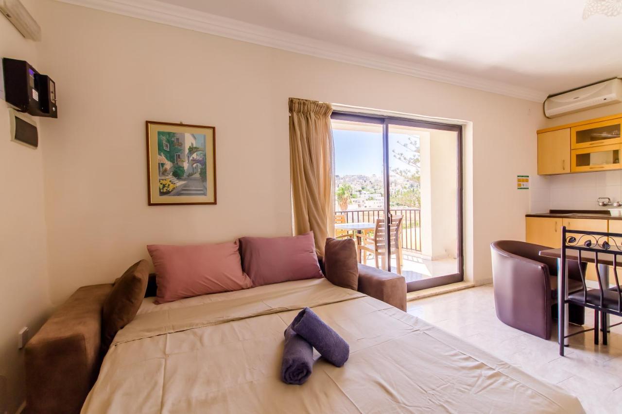 Pool & Sea Merill Apartments المليحة المظهر الخارجي الصورة