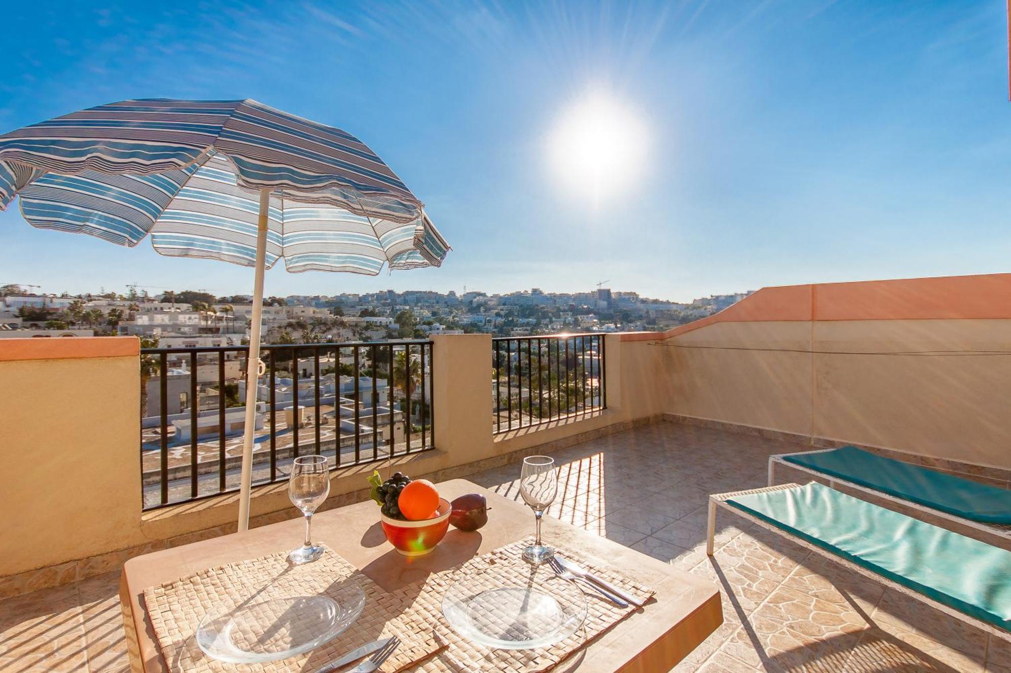 Pool & Sea Merill Apartments المليحة الغرفة الصورة