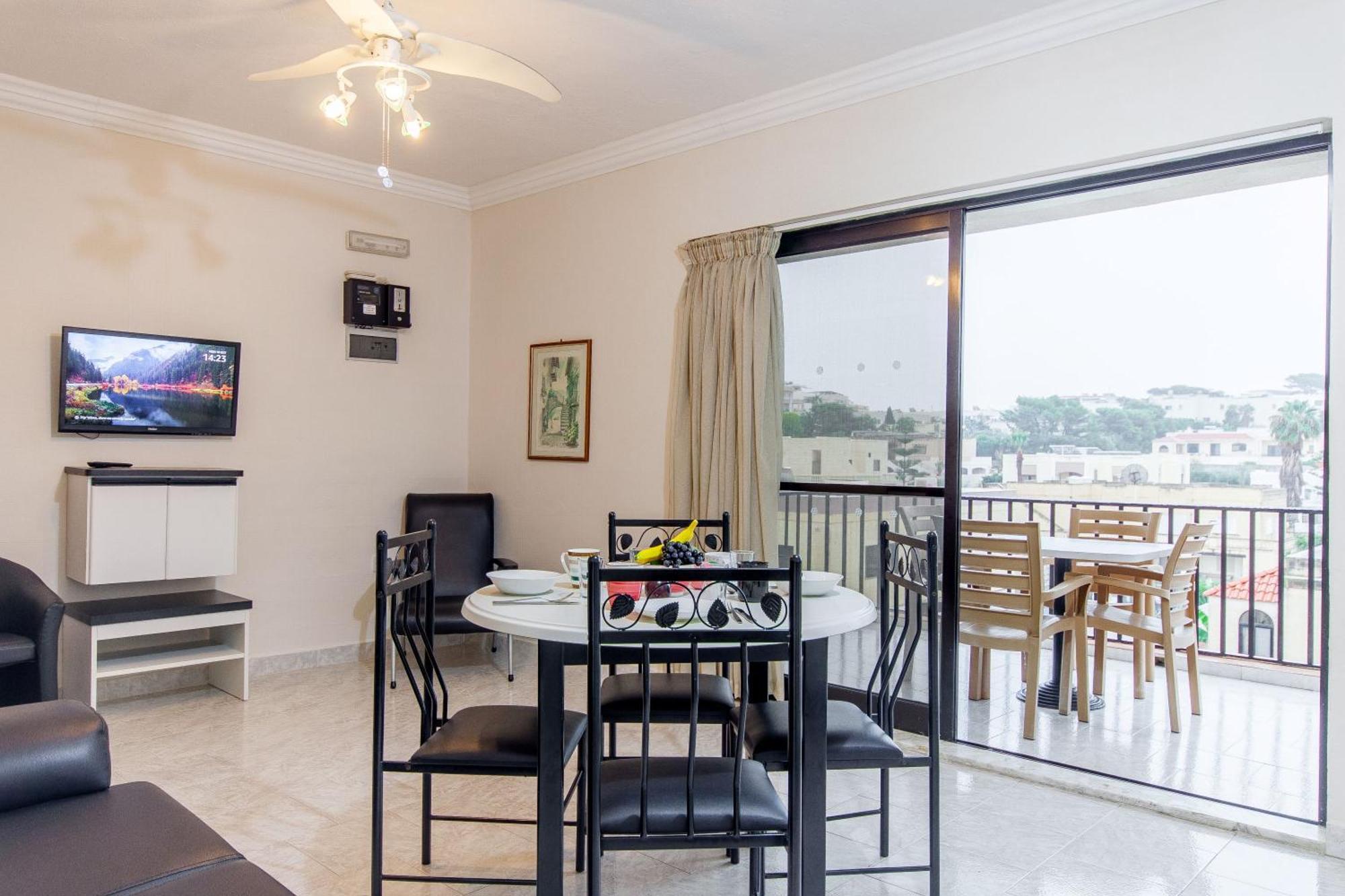 Pool & Sea Merill Apartments المليحة المظهر الخارجي الصورة