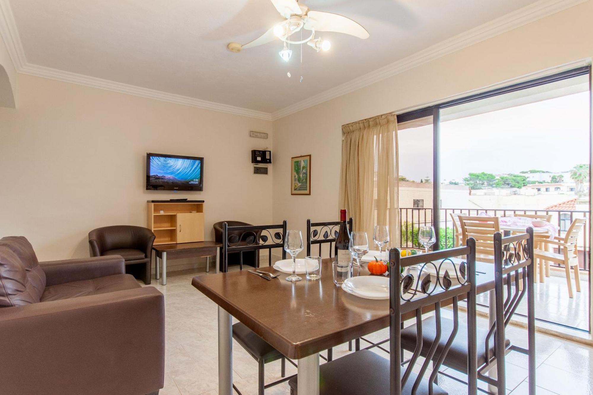 Pool & Sea Merill Apartments المليحة المظهر الخارجي الصورة