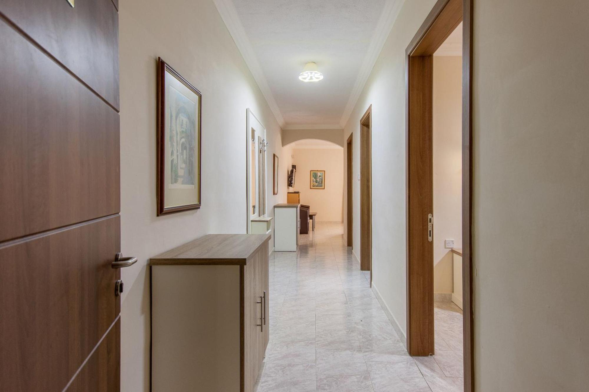Pool & Sea Merill Apartments المليحة الغرفة الصورة