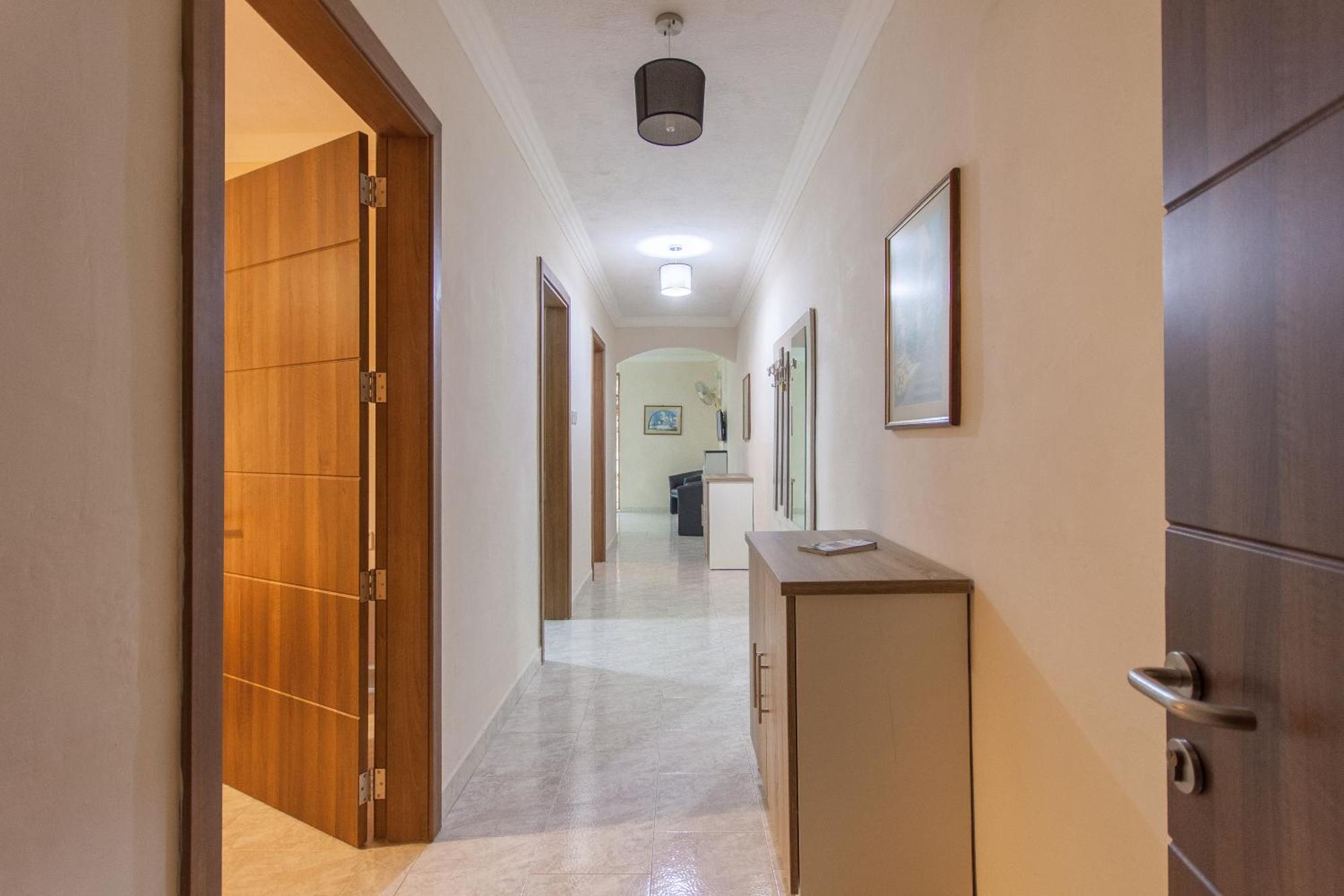 Pool & Sea Merill Apartments المليحة الغرفة الصورة
