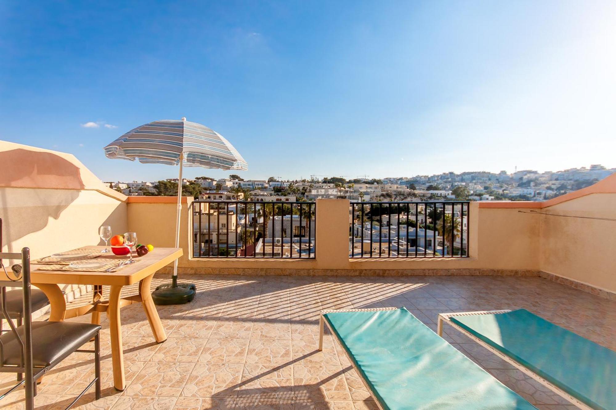 Pool & Sea Merill Apartments المليحة الغرفة الصورة
