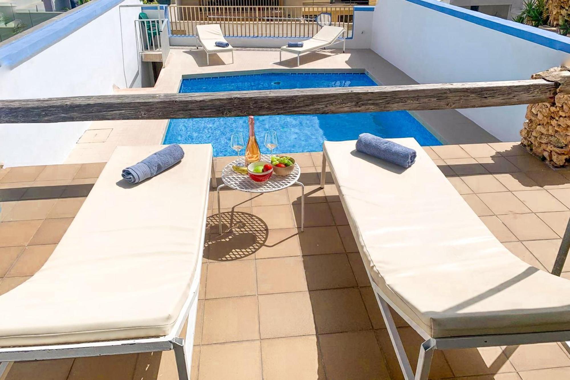 Pool & Sea Merill Apartments المليحة المظهر الخارجي الصورة